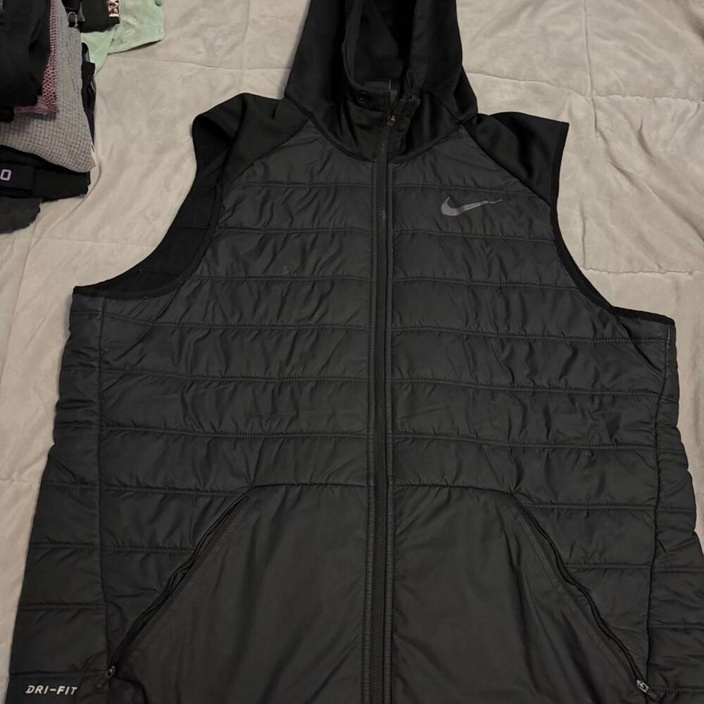 Nike Men's Black Gilet